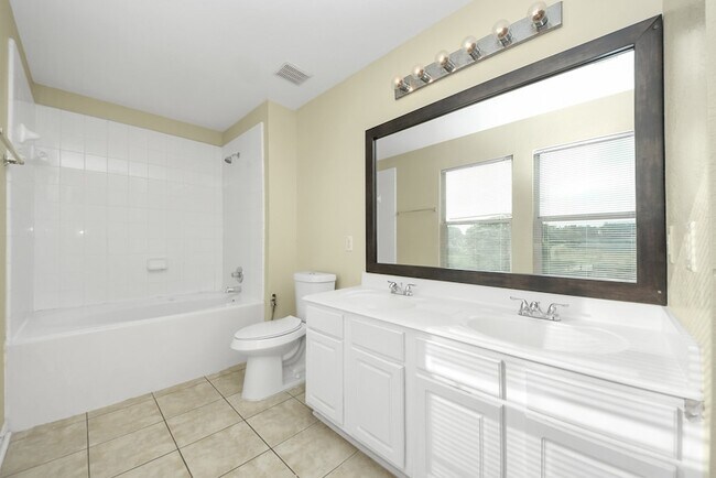 Building Photo - 15202 Lynford Crest Dr