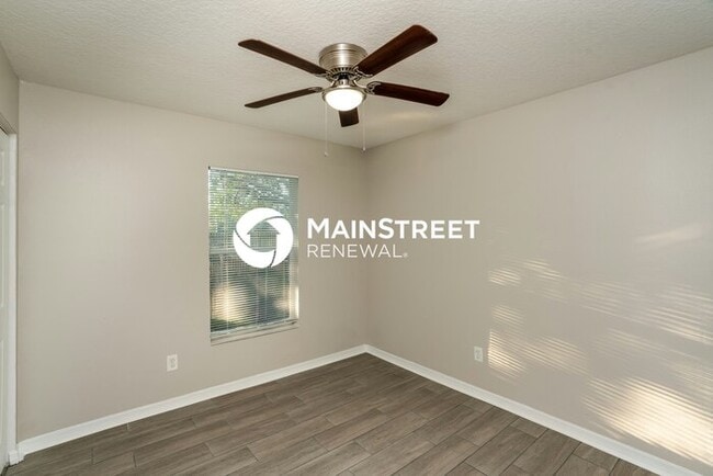 Building Photo - 3 Bedroom Pet-Friendly Home in St Petersbu...