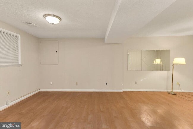 Building Photo - 2032 Greenwich St