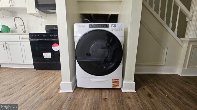 Building Photo - 637 South Paca St