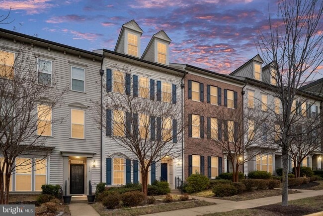 Building Photo - 214 Almond Dr