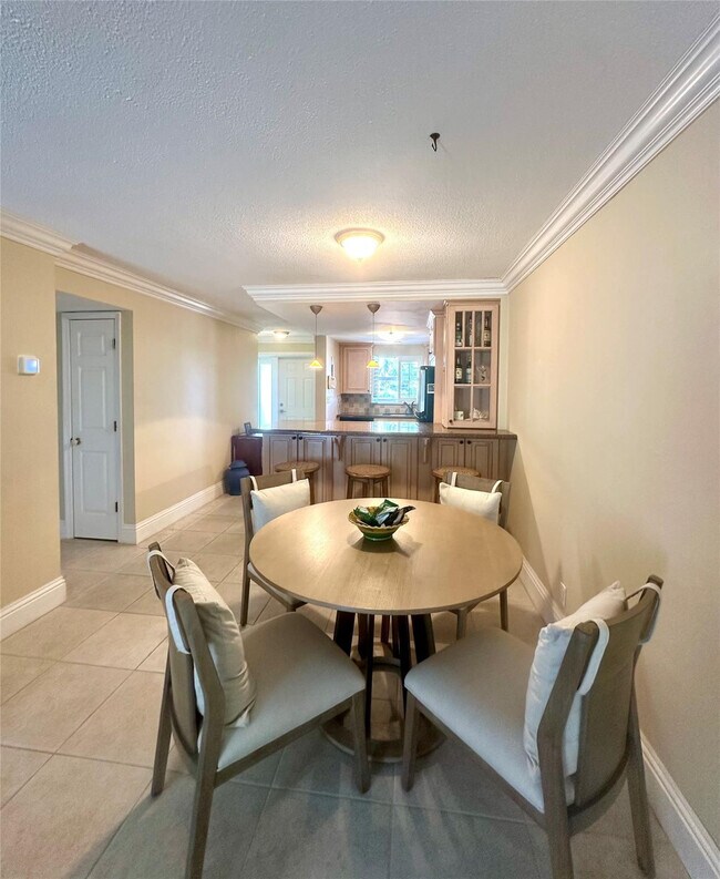 Building Photo - 1169 Hillsboro Mile