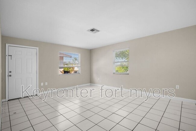 Building Photo - 1706 Cypress Dr