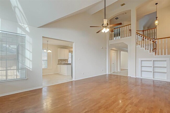 Building Photo - 910 Chinni Ct