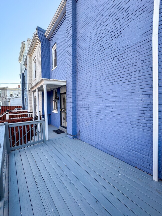 Building Photo - 1013 9th St NE