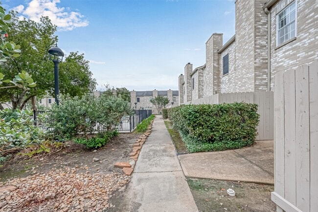 Building Photo - 8077 El Mundo St