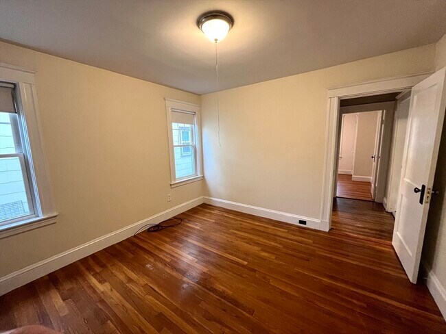 Building Photo - 38 Olcott St