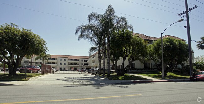 Building Photo - Oldtimers Centre