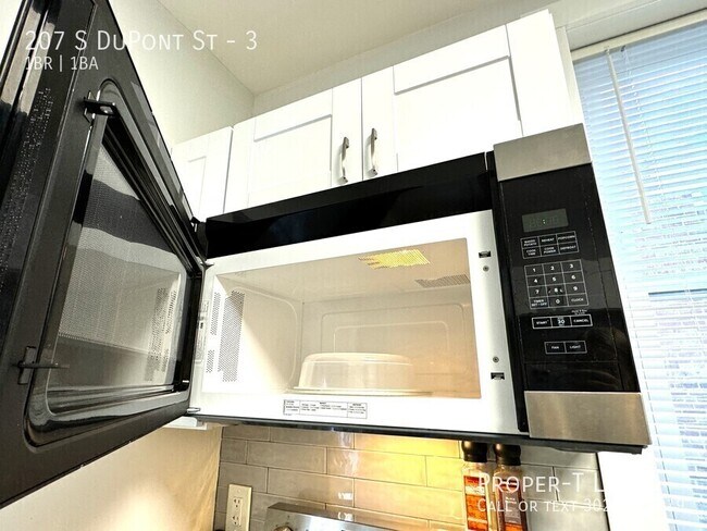 Building Photo - 207 S Dupont St