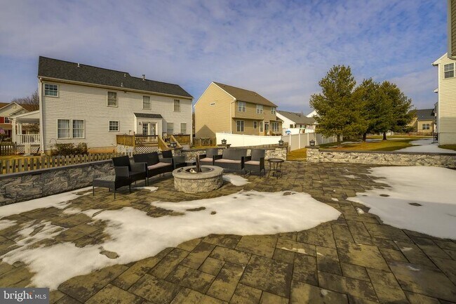 Building Photo - 601 Crossover Ct