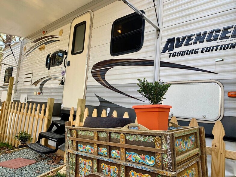 Building Photo - 615 Tall Oaks Rd