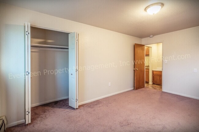 Building Photo - 1301 Burton Ct