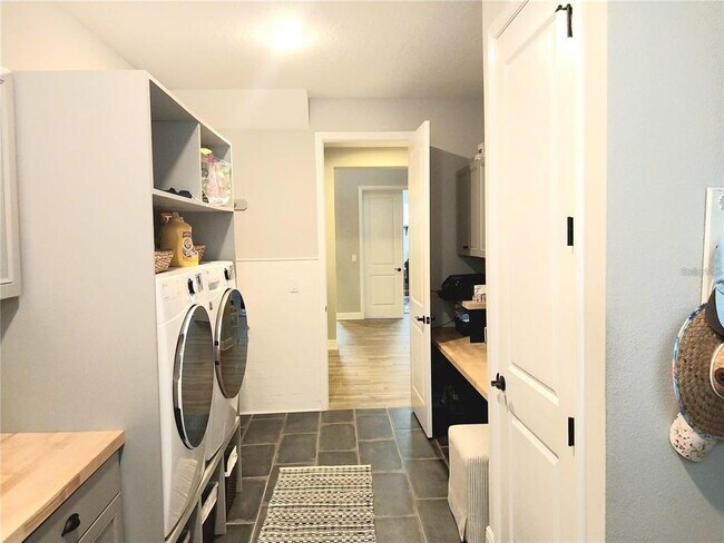 Building Photo - 5531 Native Henna Ct