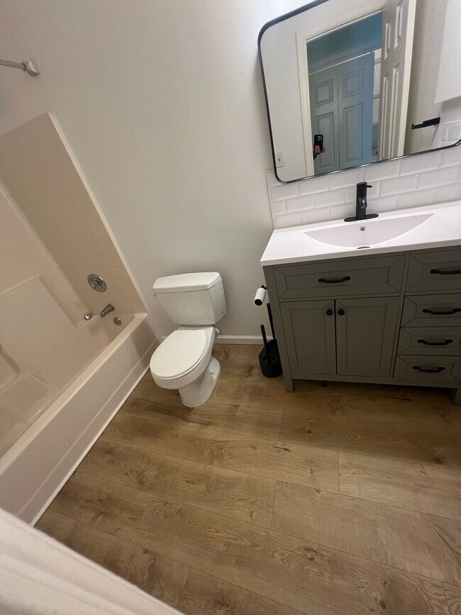 Building Photo - 833 Gas Light Ln