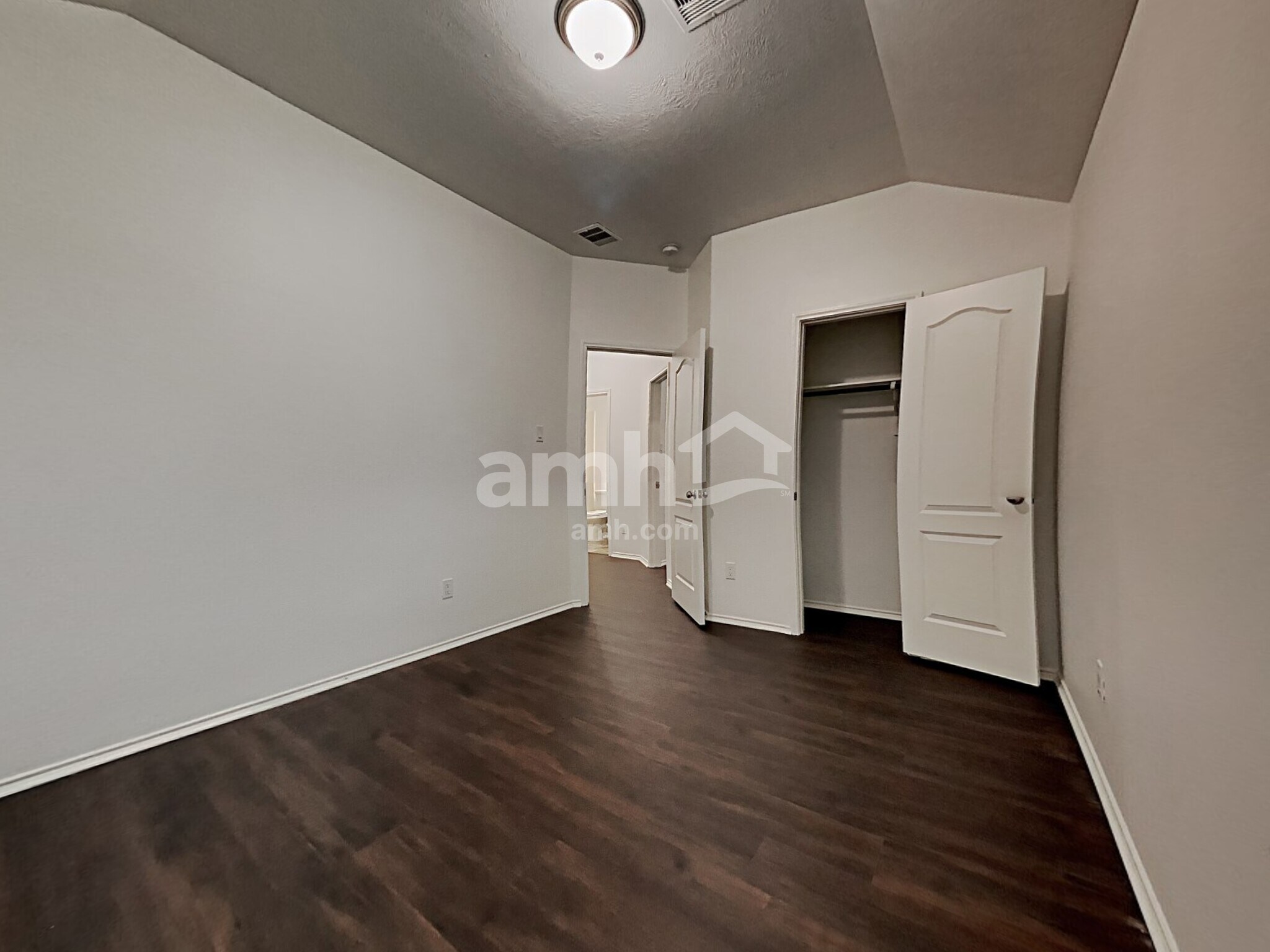 Building Photo - 2567 Riverway Dr