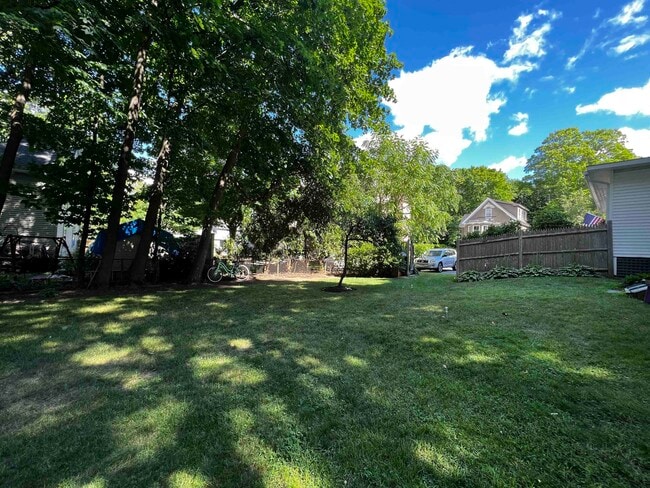 Building Photo - 9 Salem St