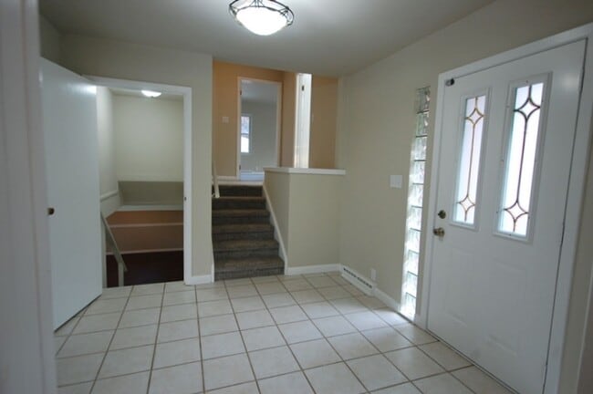 Building Photo - 3 Bedroom 2 Bathroom 2 Stall Attached Garage - Boone Iowa