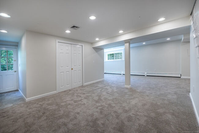 Building Photo - 61 Knollwood Dr