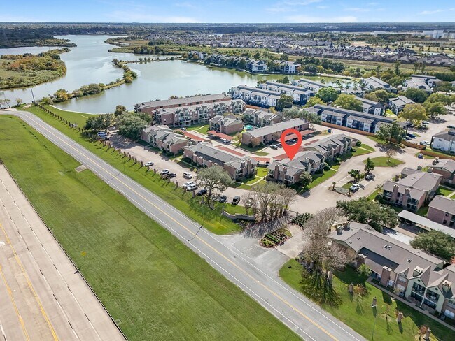 Building Photo - 18800 Egret Bay Blvd