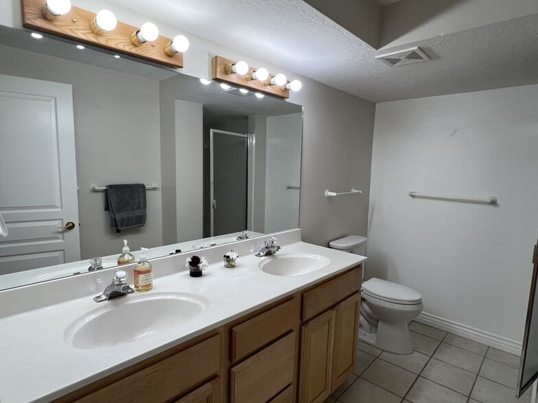 Building Photo - 1219 Bridle Trail Rd