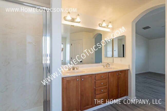 Building Photo - 6645 E Gehrig Ln