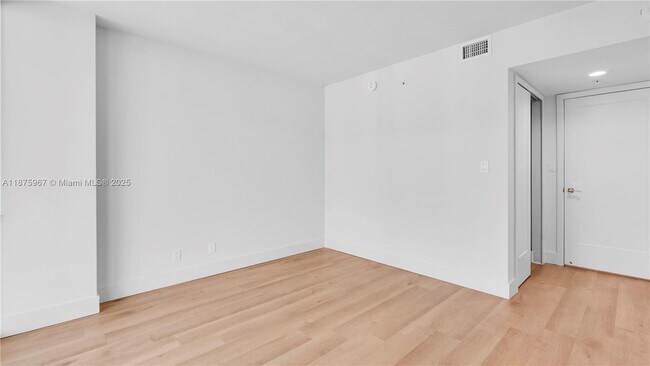 Building Photo - 555 NE 34th St