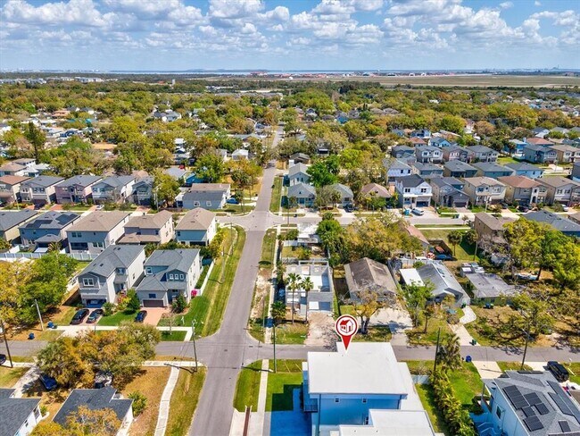 Building Photo - 5002 W Idaho St