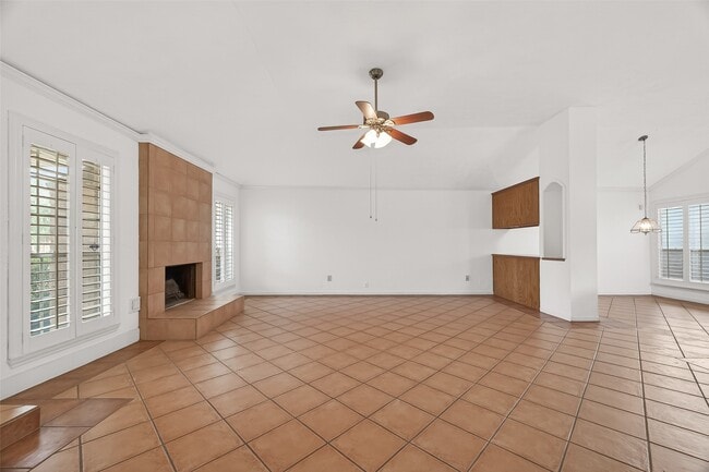 Building Photo - 3306 S Greenpark Dr