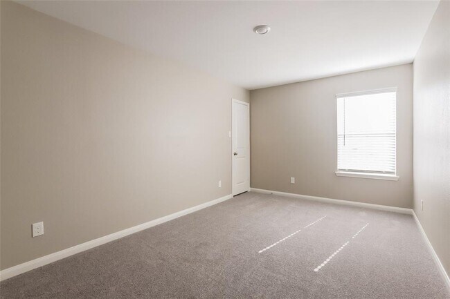 Building Photo - 23119 Bellini Dr