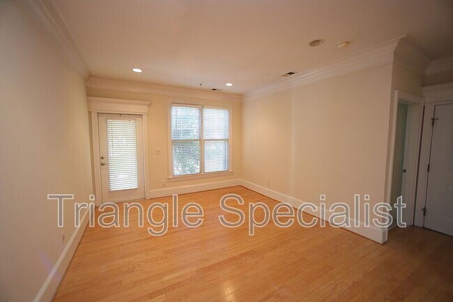 Building Photo - 900 Canenaugh Dr