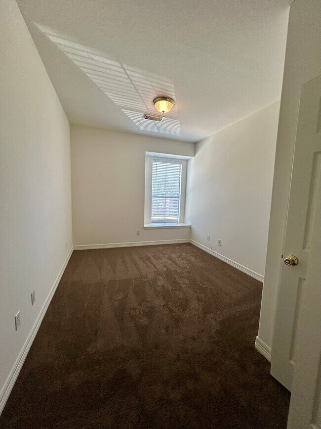 Building Photo - 1419 Miller Ave