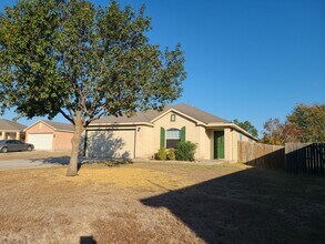 Building Photo - 3 Bedroom With Large Yard
