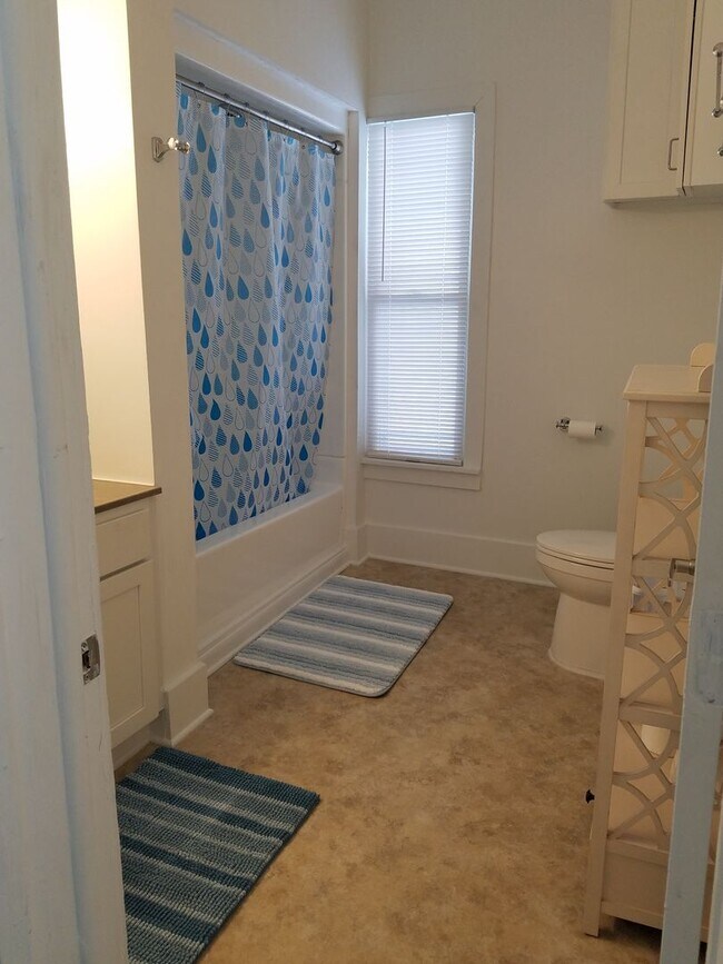 Building Photo - Grand Rapids, MI Downtown 2-Story Victorian-Style Cottage