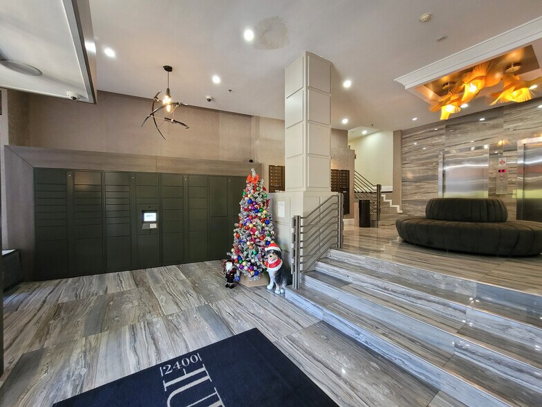Building Photo - 2400 Hudson Terrace