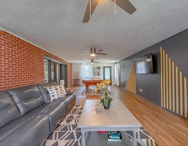 Building Photo - 1044 Seminole Dr