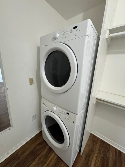 Laundry (washer/dryer included) - 1811 17th Ave SE