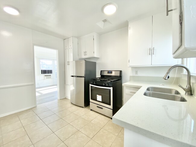 Primary Photo - 1518 Laurel Canyon Blvd