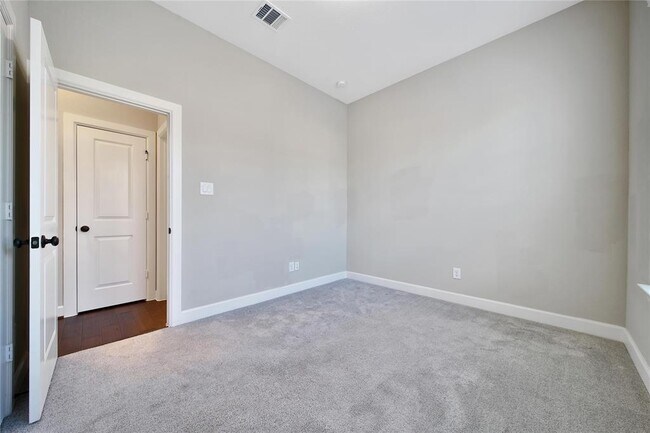 Building Photo - 32193 Park Plains Dr