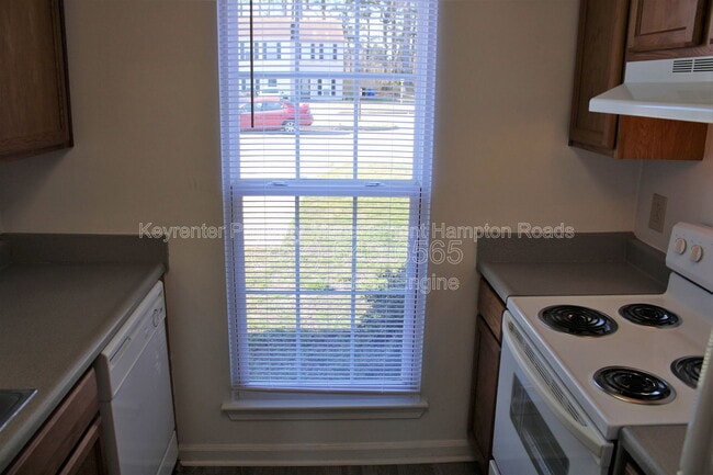 Building Photo - 1 Peachtree Ct