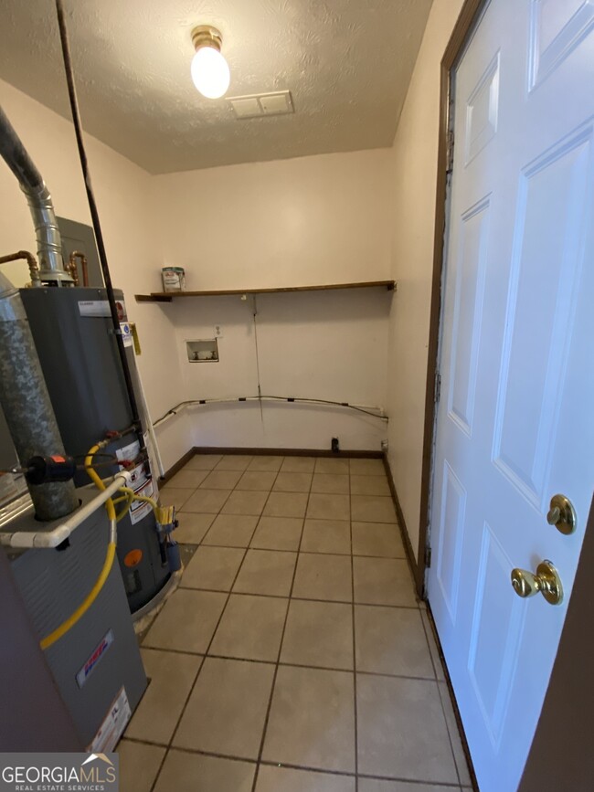 Building Photo - 129 Tanglewood Dr