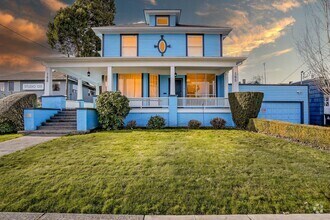Building Photo - Fully furnished 5-bed, 3.5 bath home in hi...