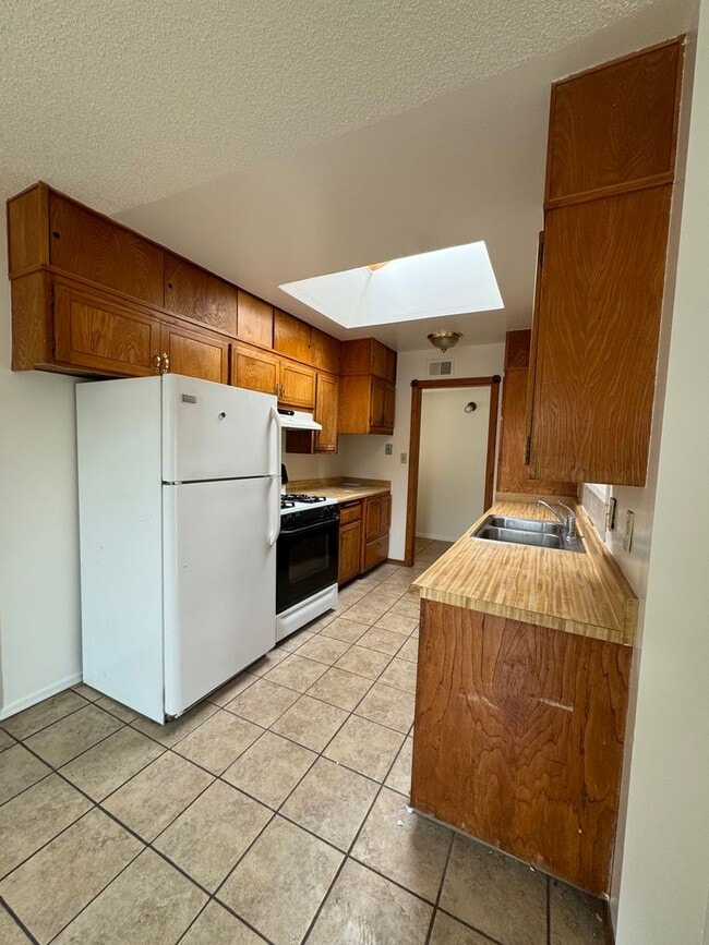 Building Photo - 3 Bedroom House on Tolowa Street