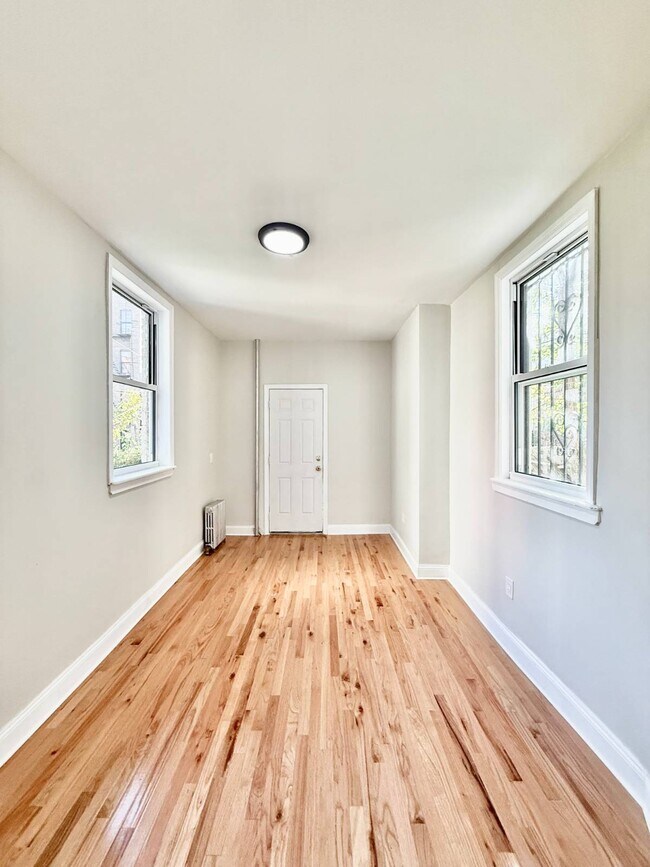 Building Photo - 1072 Putnam Ave