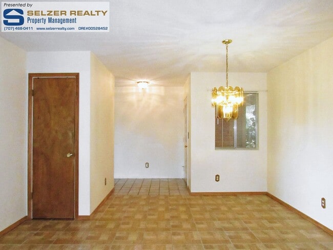 Building Photo - Roomy 3 bd. home in a beautiful Brooktrail...