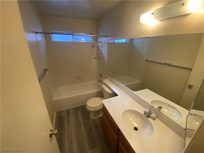 Building Photo - 5712 Swimmer Dr