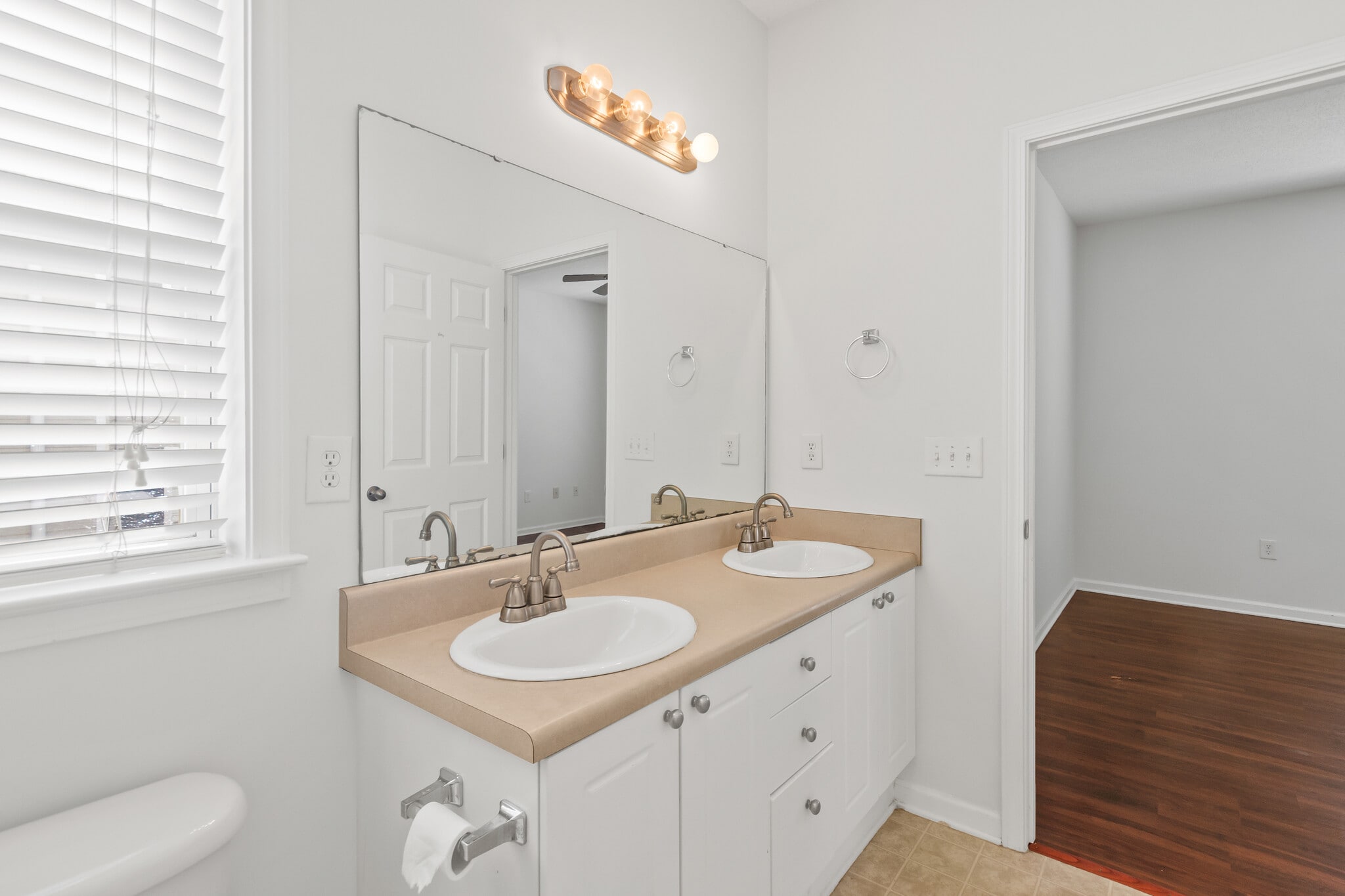 Building Photo - 622 McKenna Cir