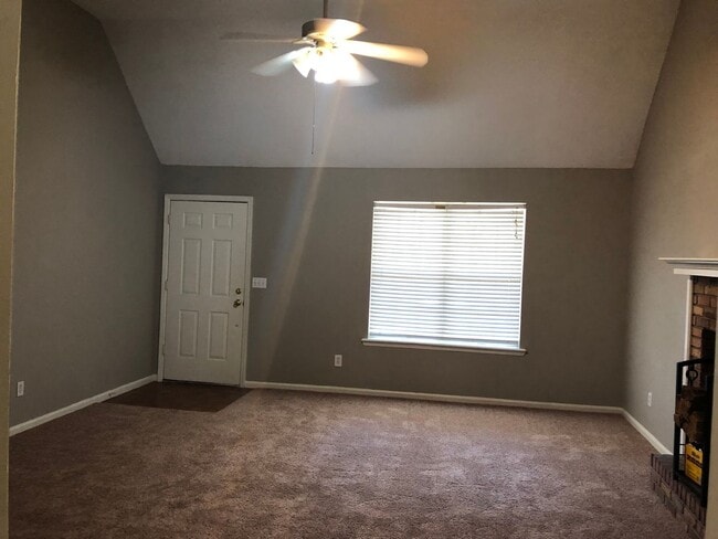 Building Photo - 3 Bedroom/2 Bath home in Lowndes County