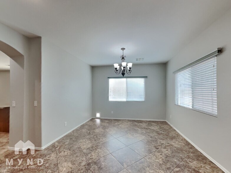 Building Photo - 3009 E Lynx Way