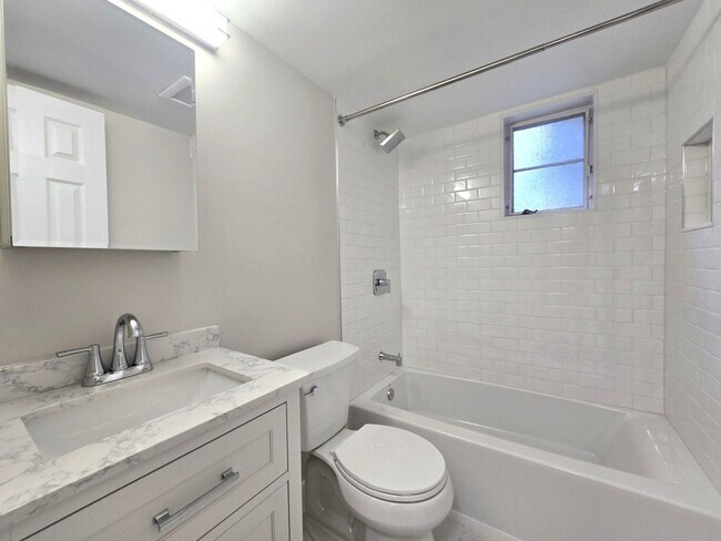 Building Photo - Updated 3BR, 2BA with Screened in Porch in Close in Rockville/Kensington!!