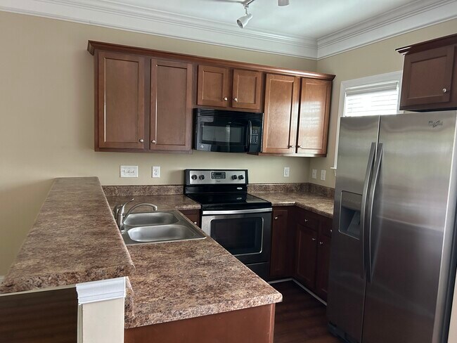 Kitchen - 400 Armour St